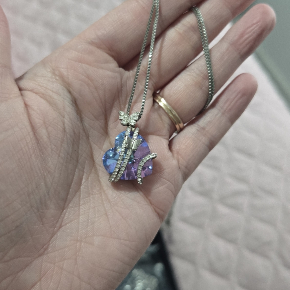 Butterfly Neclace In Purple Rose Display Box - Picture 6 of 7